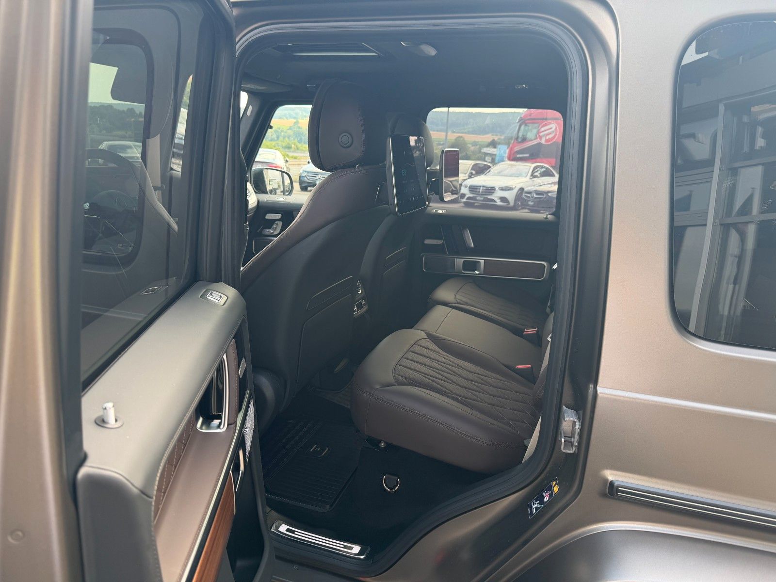 Fahrzeugabbildung Mercedes-Benz G 580 AMG+Distr+Burm3D+Massage+ESD+Night+360