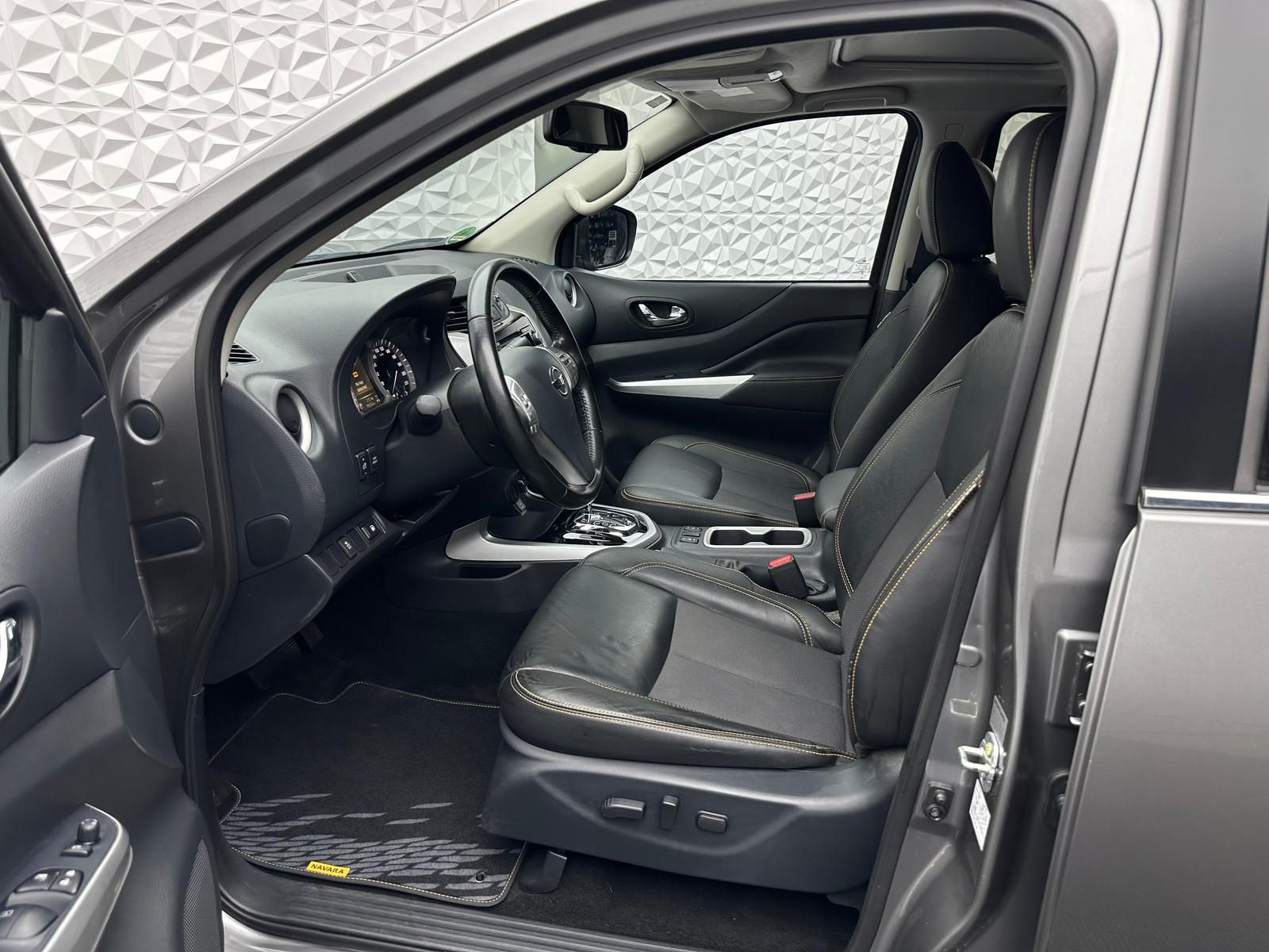 Fahrzeugabbildung Nissan NAVARA 2.3DCI N-GUARD/DOKA/HARDTOP/PANO/AHK/LED
