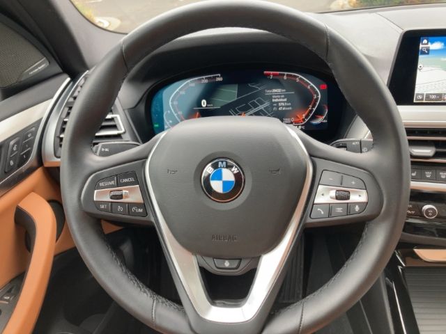 BMW X3 xDrive 20i HUD StandHZG El. Panodach Panorama foto 9