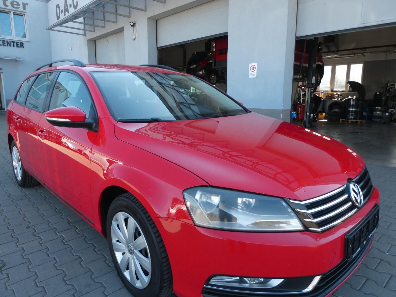 Volkswagen Passat 2011 — rear view