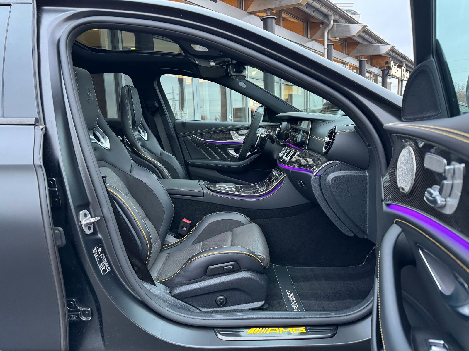 Fahrzeugabbildung Mercedes-Benz E 63 AMG S FinalEd+Pano+Burm+STH+Memory+HUD