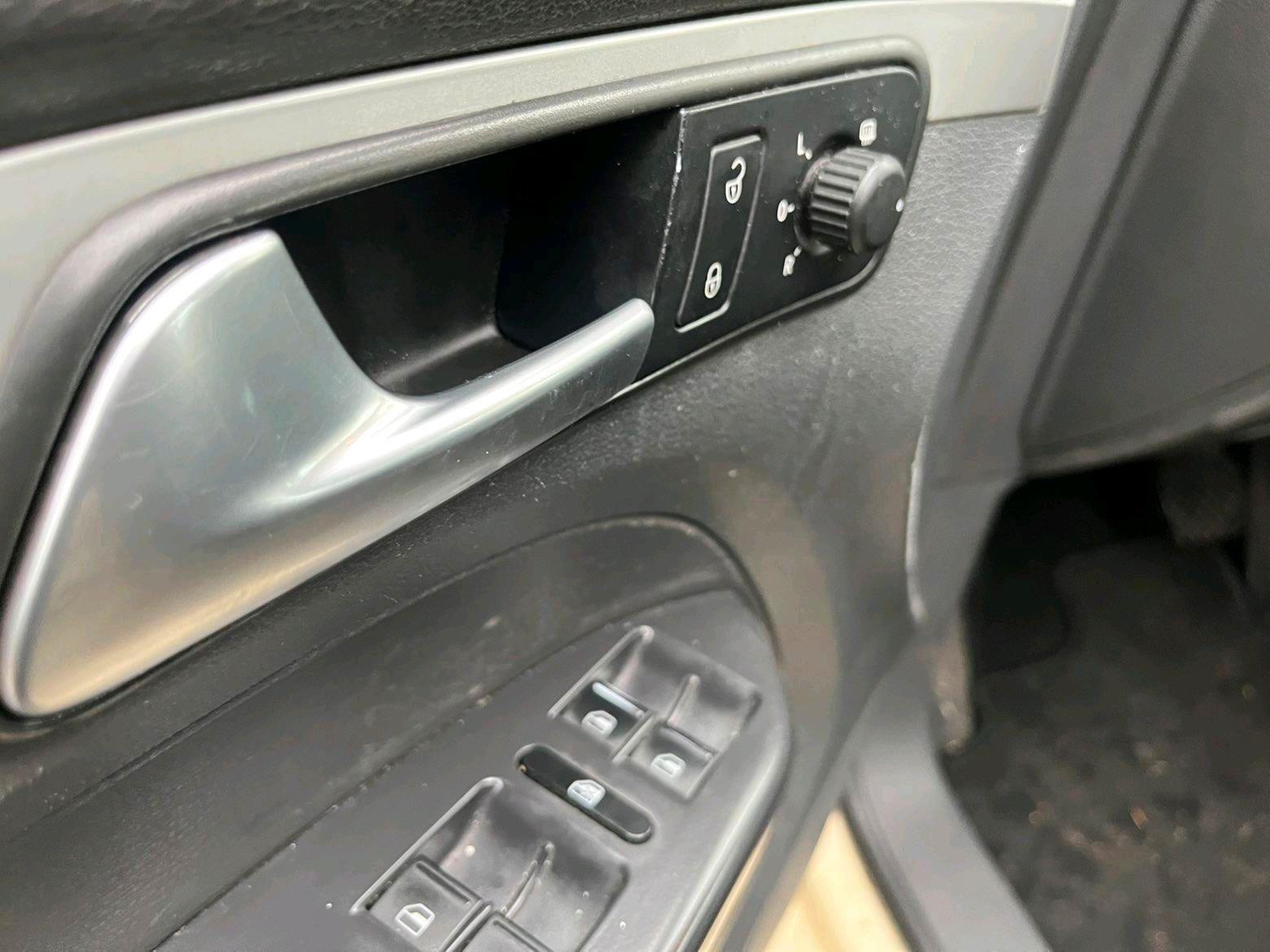 Volkswagen Touran 2015 — photo 11