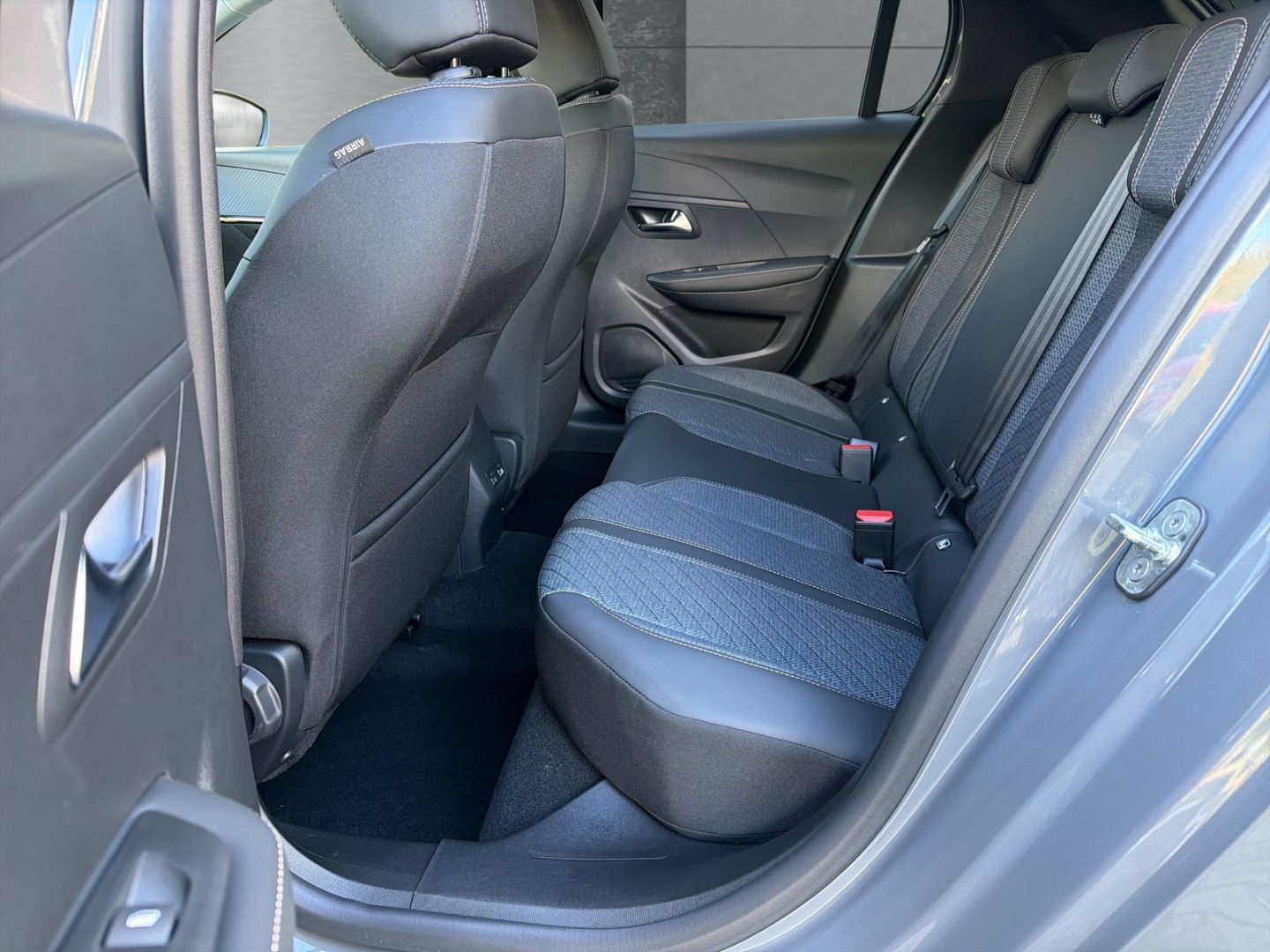 Peugeot 208 - Bild 9