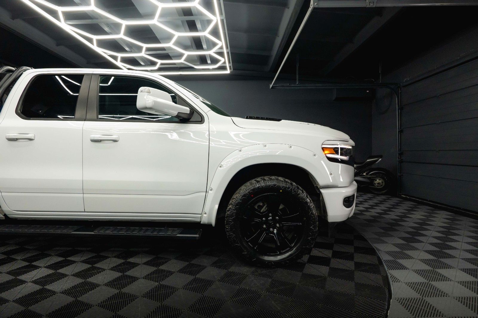 Fahrzeugabbildung Dodge RAM 5.7 V8 HEMI 4x4 OFFROAD LONGBED Limited 19%