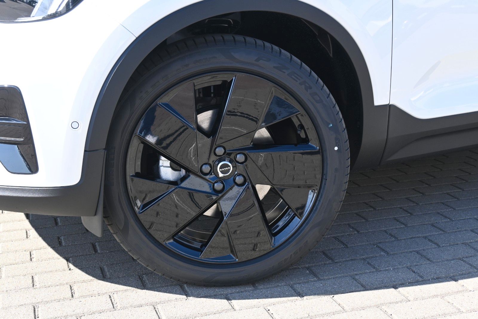 Fahrzeugabbildung Volvo XC40 B4 DKG Plus Black Edition*FSHZG*360°*ACC