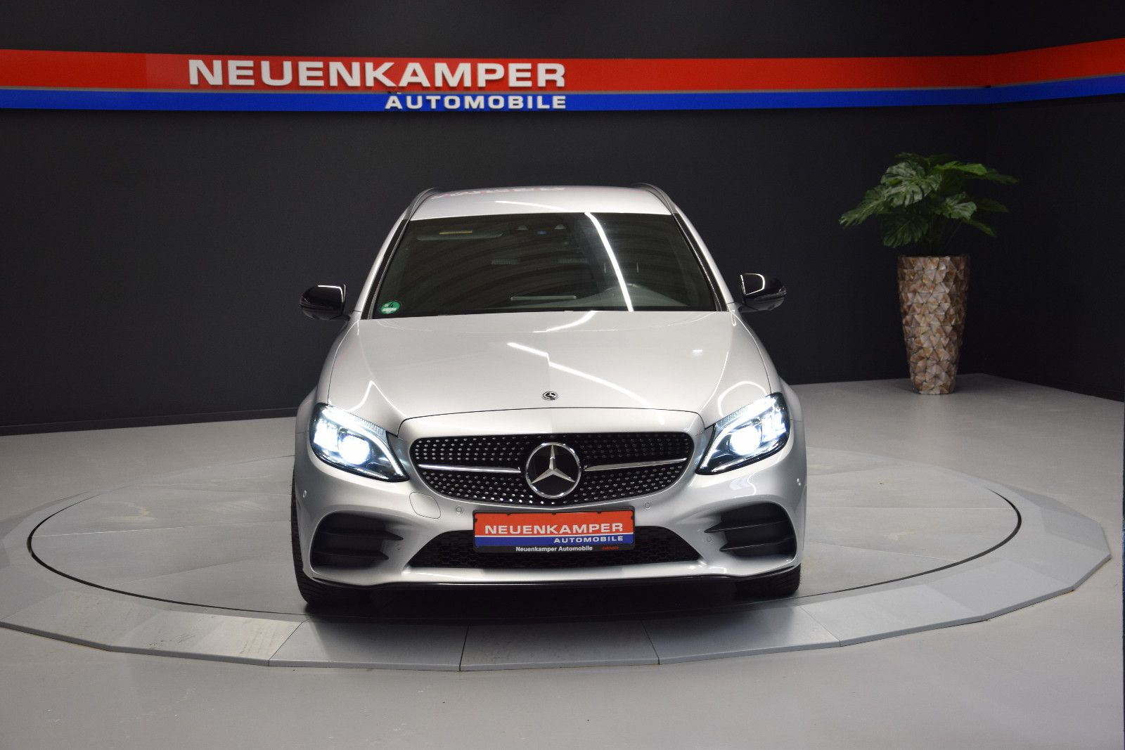 Fahrzeugabbildung Mercedes-Benz C 200 C T-Modell C 200 4Matic Vollleder ACC 360°