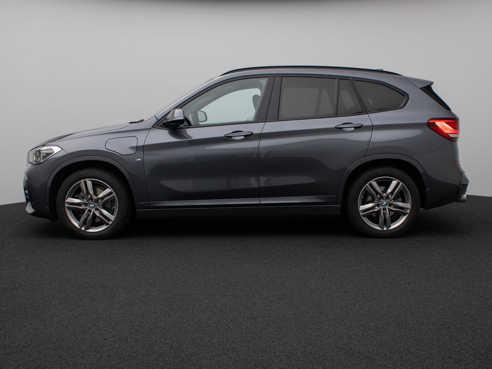 Fahrzeugabbildung BMW X1 xD25e M Sport Kamera Navi DAB HiFi DrivAssist