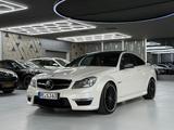 Mercedes-Benz C 63 AMG 6.2 V8 - Mercedes-Benz C 63 AMG: Coupé
