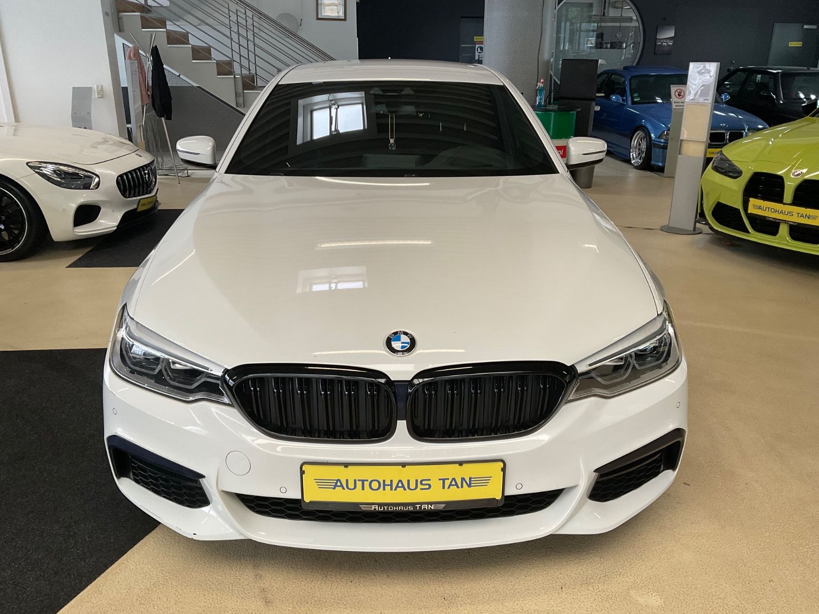 Fahrzeugabbildung BMW 530 e M Sport*Head-Up Display