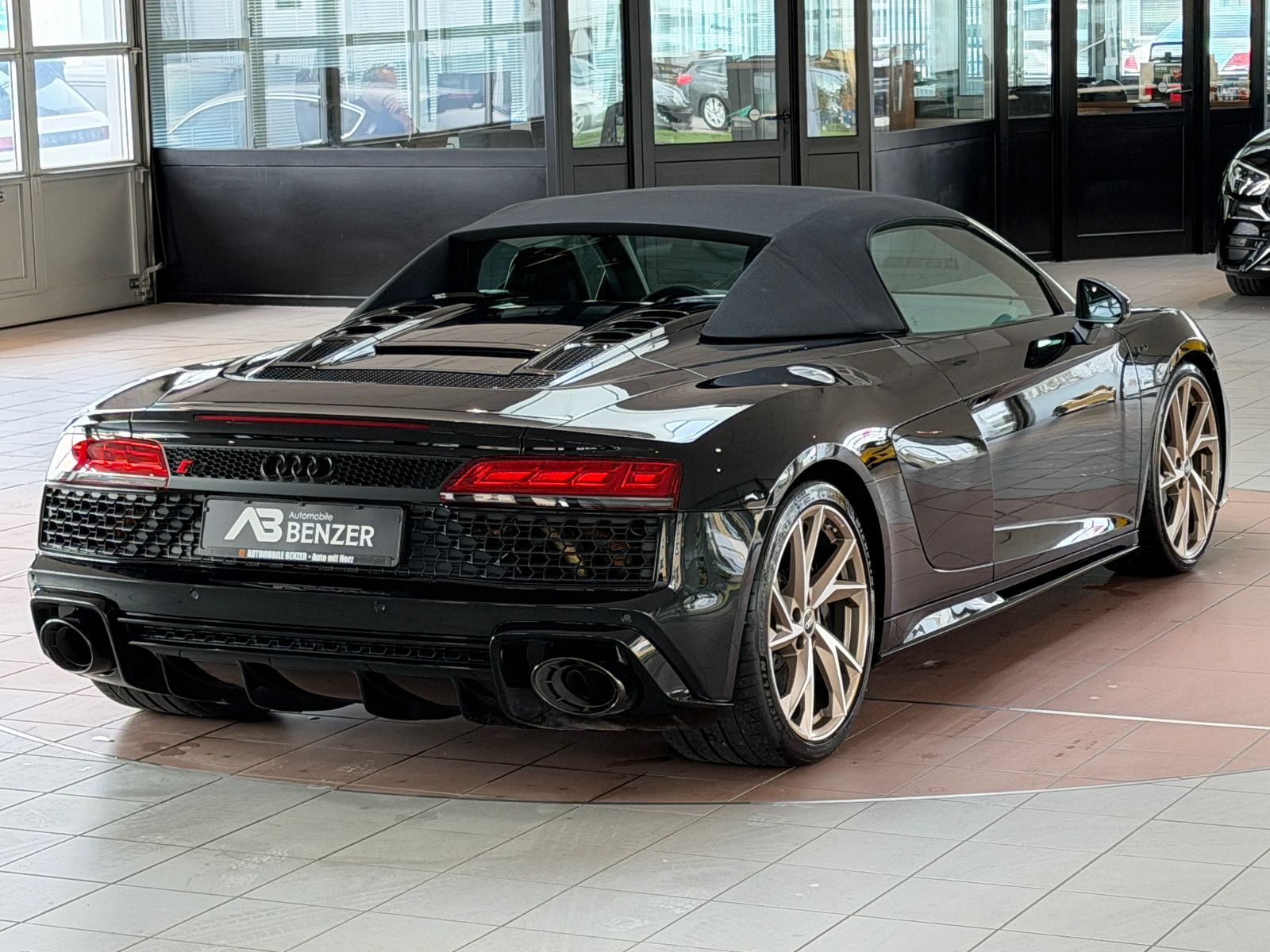 Fahrzeugabbildung Audi R8 Spyder 5.2 FSI RWD performance/BANG&OLUFSEN/