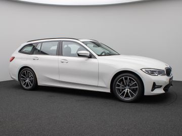 Fahrzeugabbildung BMW 330e xDr Tour Sport Line ACC HUD Pano HiFi Laser