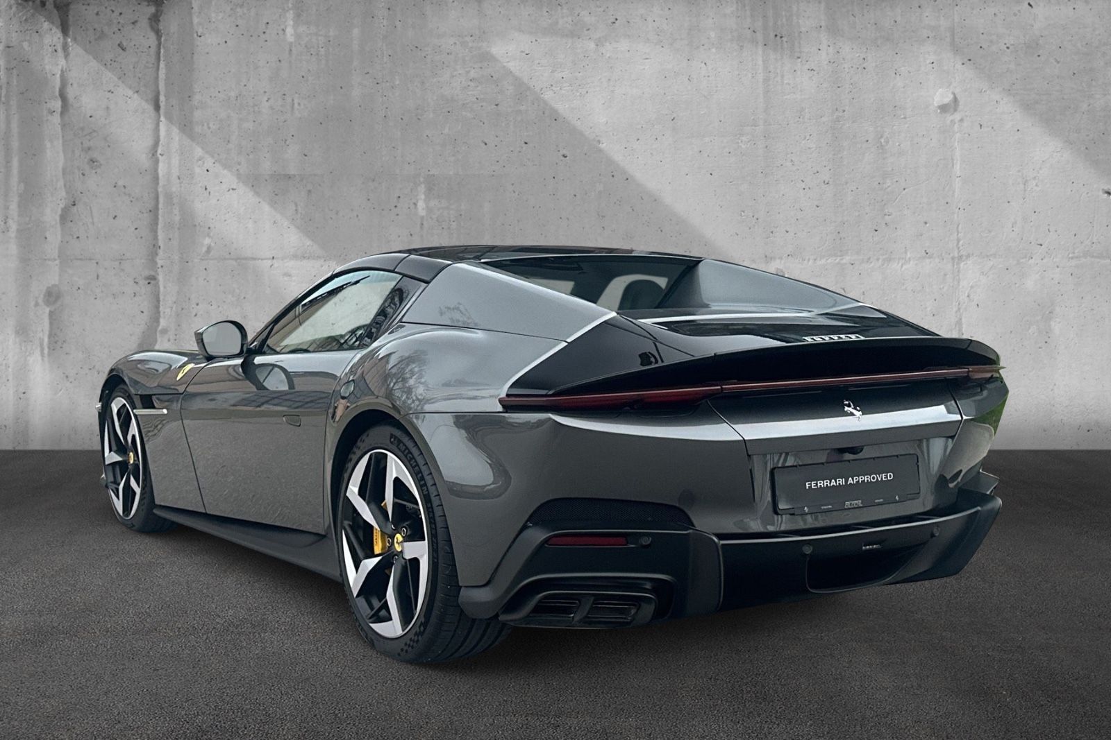 Fahrzeugabbildung Ferrari 12Cilindri Spider*Daytona*Carbon*LED*Lift*2026*