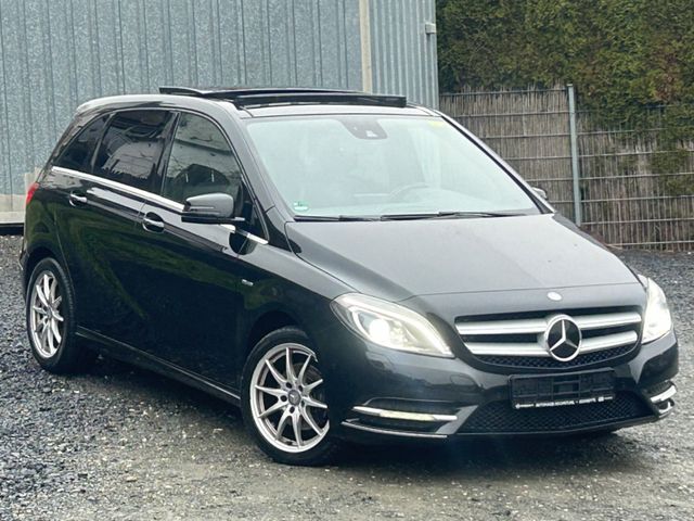 Mercedes-Benz B 180 CDI Edition 1 PANO/DISTRONIK/R-KAMERA/2HAN