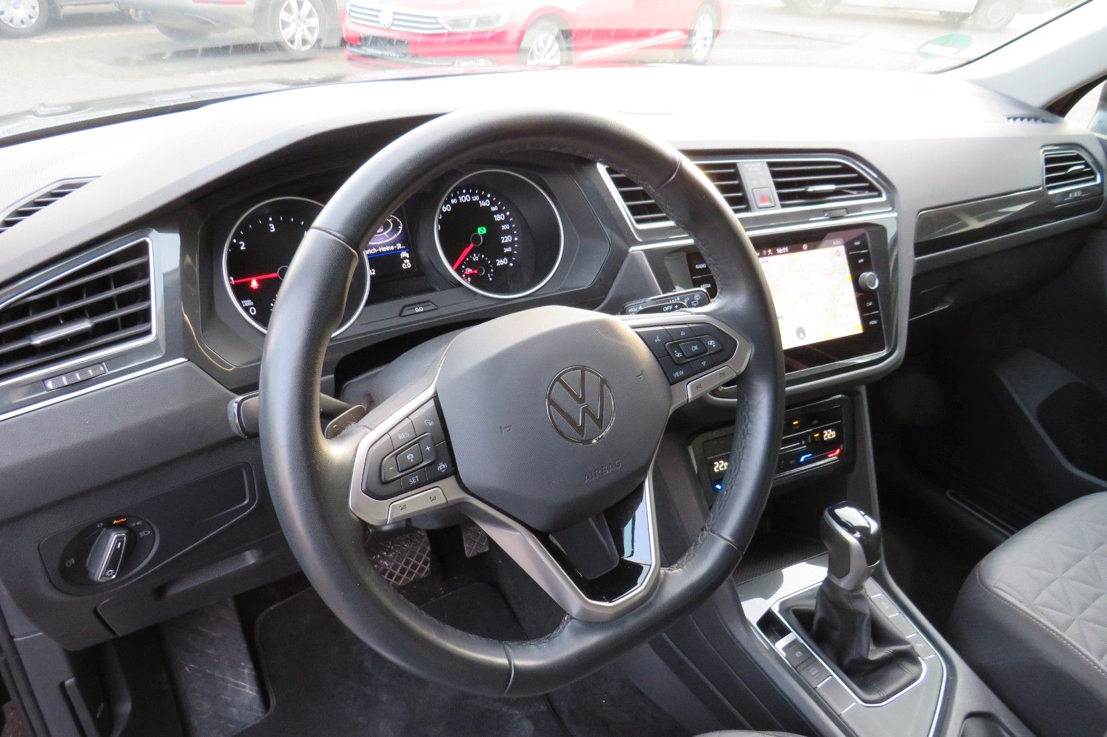 Fahrzeugabbildung Volkswagen Tiguan Life TDI DSG AHK NAVI KAMERA LED ACC GJ