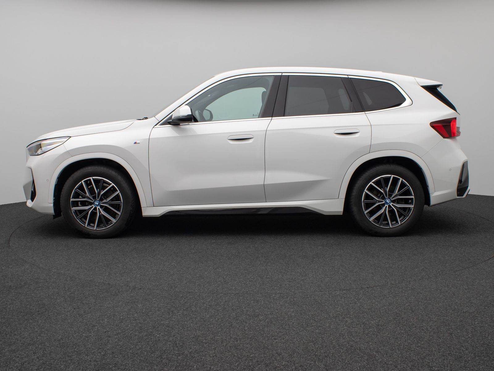 Fahrzeugabbildung BMW iX1 xD30  M Sport Kamera DAB Fernlichtassist AHK