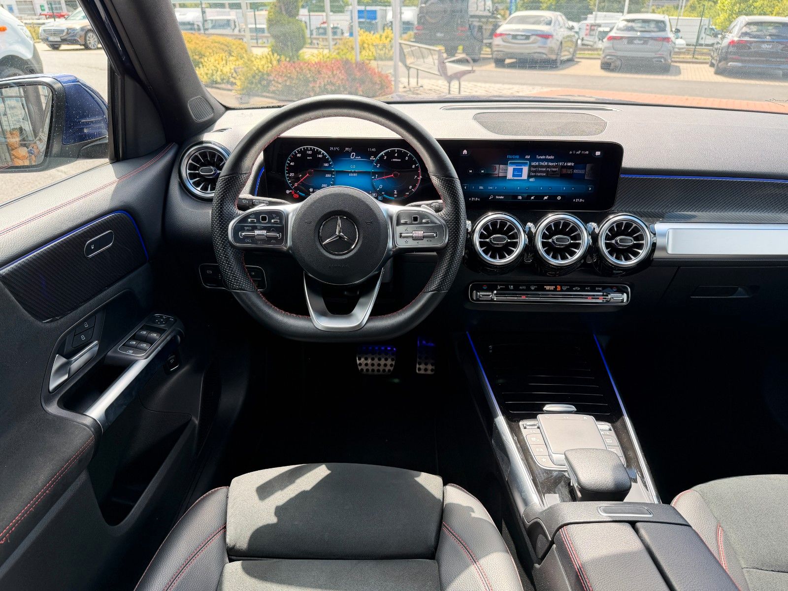 Fahrzeugabbildung Mercedes-Benz GLB 200 AMG MBUX+AMBIENTE+R-Kamera+Carbon+ALARM