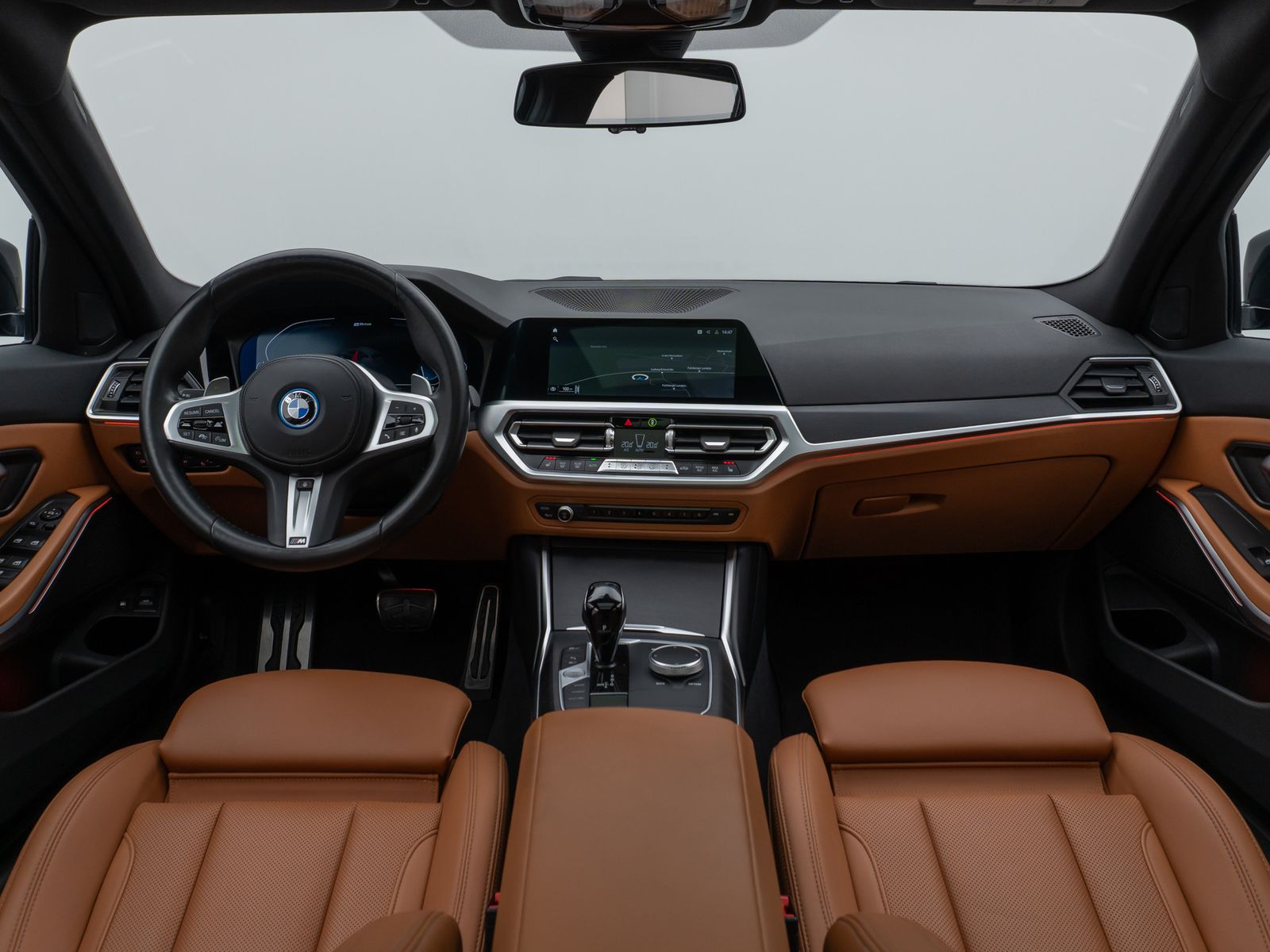 Fahrzeugabbildung BMW 330e xD M Sport Panorama Laser Kamera HUD HiFi