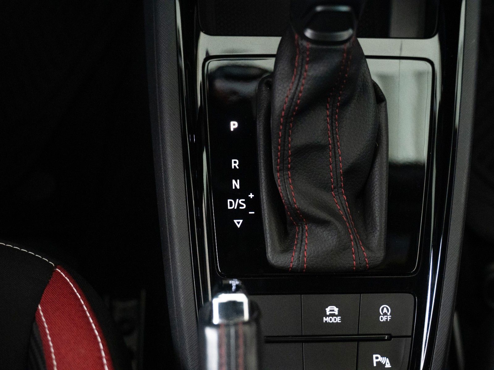 Fahrzeugabbildung SKODA Scala Monte Carlo DSG/KEYLESS/NAVI/LED/PDC/PANO