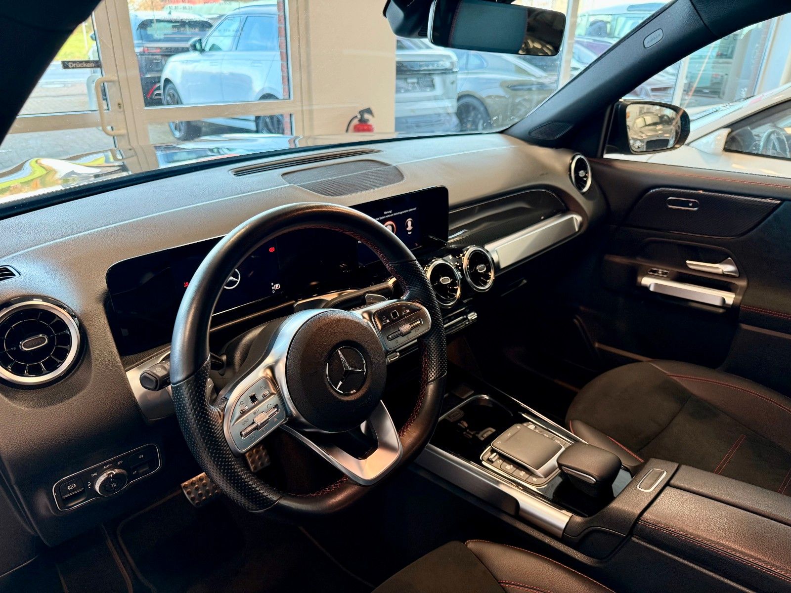 Fahrzeugabbildung Mercedes-Benz GLB 220 d AMG DISTRONIC/20Zoll/AHK/Kamera