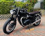 Triumph Street Twin Custom mit Speichenrädern  - TRIUMPH CUSTOM
