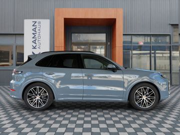 Porsche Cayenne - 1
