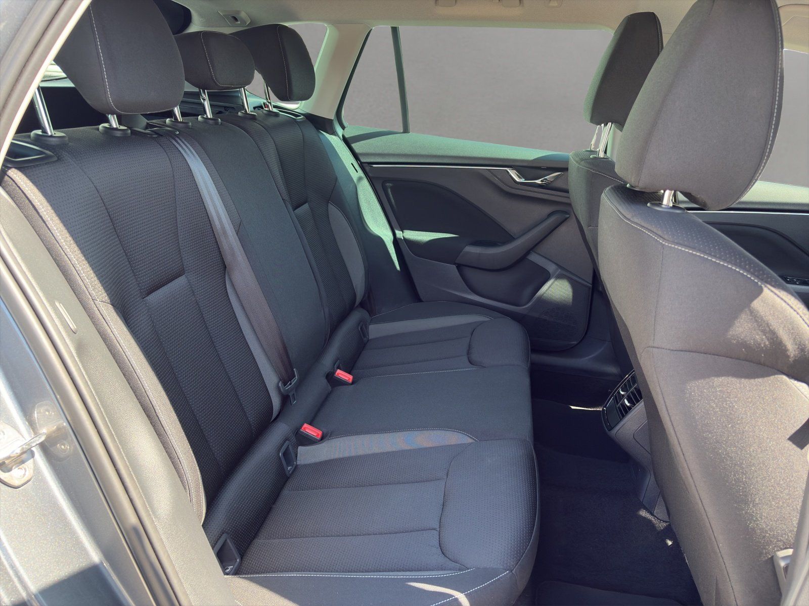 Fahrzeugabbildung SKODA Kamiq 1.5 TSI Tour/KAMERA/VIRTUAL/SMART-LINK/