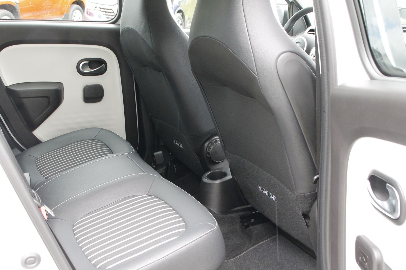 Fahrzeugabbildung Renault Twingo E-TECH 100% el. INTENS