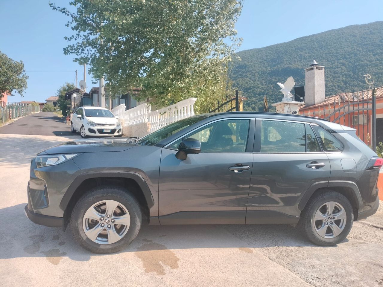 Toyota TOYOTA RAV4 Full Hybrid Aut. - 2022 - Rent to Bu imagem 2