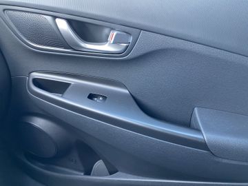 Hyundai Kona Elektro Trend 64 kWh OBC+Kam.+Navi+SHZ+ACC