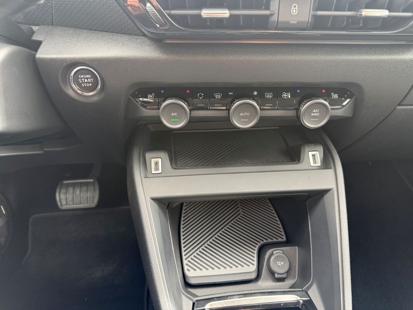 Fahrzeugabbildung Citroën C4 Shine SHZ+LHZ+Kamera+Allwetter