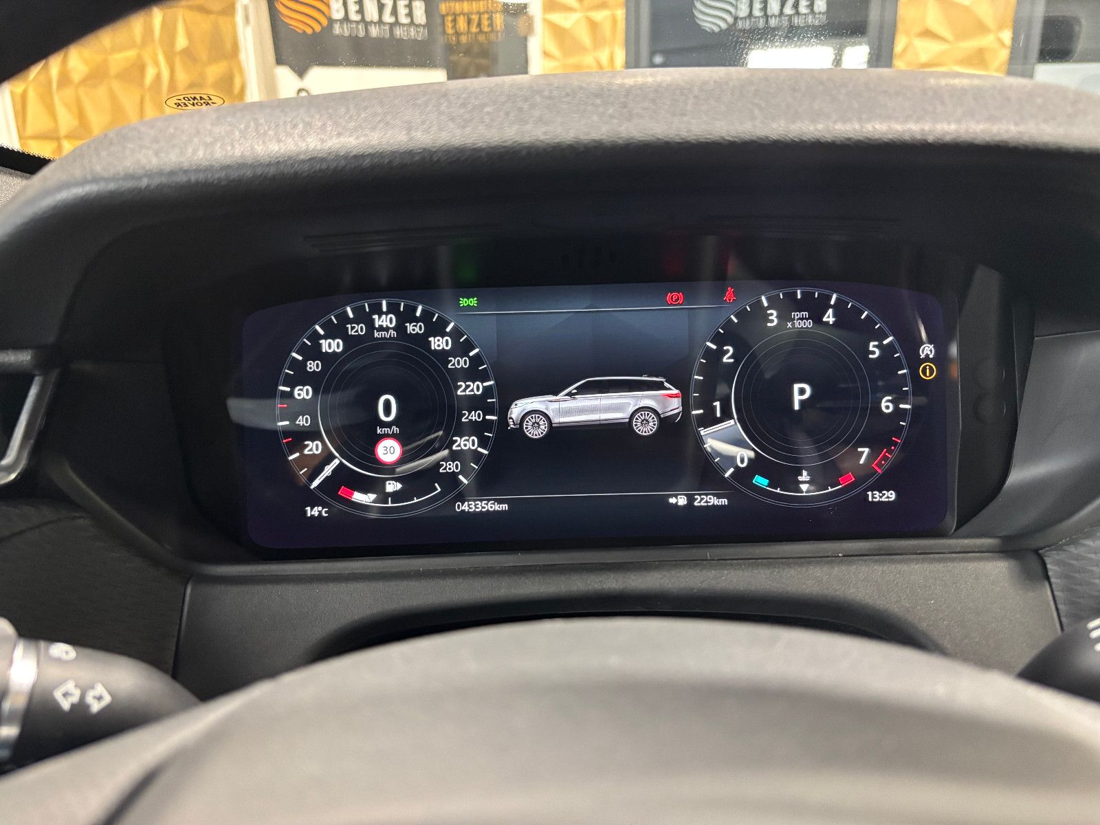 Fahrzeugabbildung Land Rover Range Rover Velar R-Dynamic SE/PANO/MEMORY/APPLE