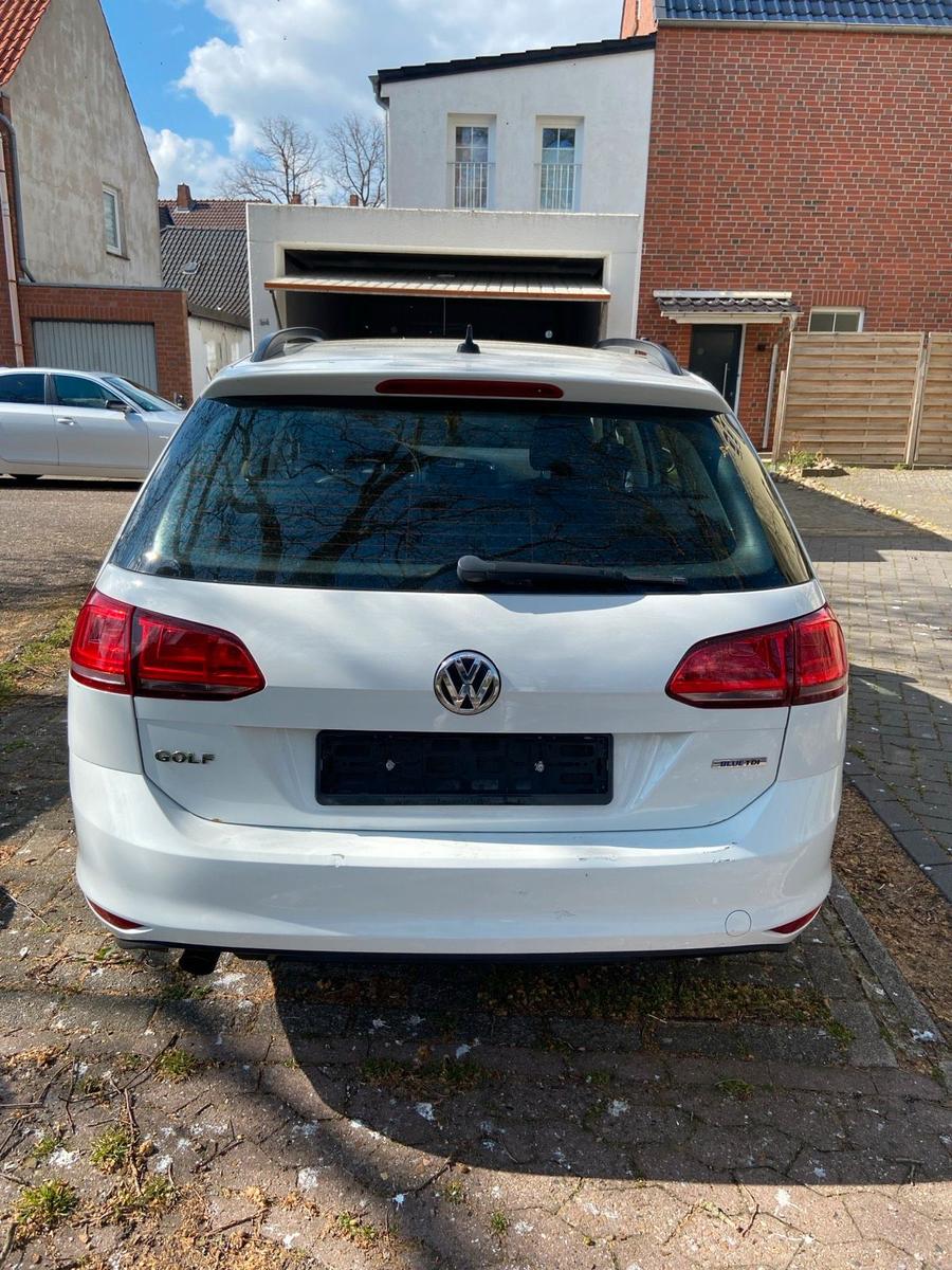 Volkswagen Golf 2014 — rear view