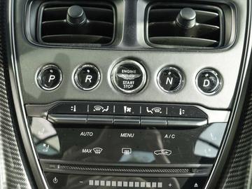 2019 Aston Martin DBS — миниатюра 24