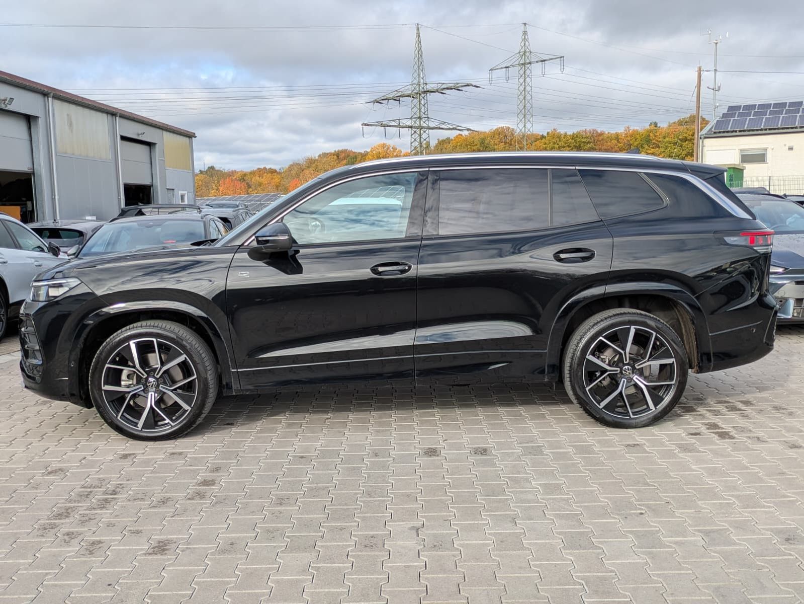 Fahrzeugabbildung Volkswagen Tayron 2.0 TDI 4M R-Line 7Si*MATRIX*AHK*PANO*HUD