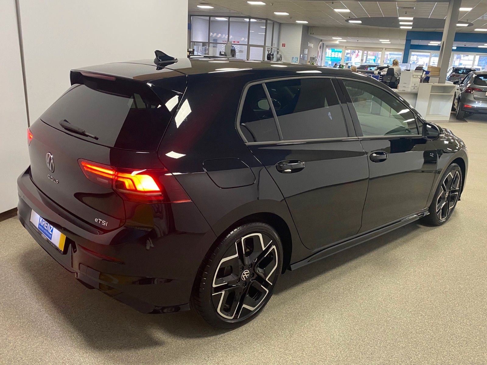 Fahrzeugabbildung Volkswagen Golf 1.5 eTSI DSG R-Line+GARANTIE 2029+ACC+KAMER