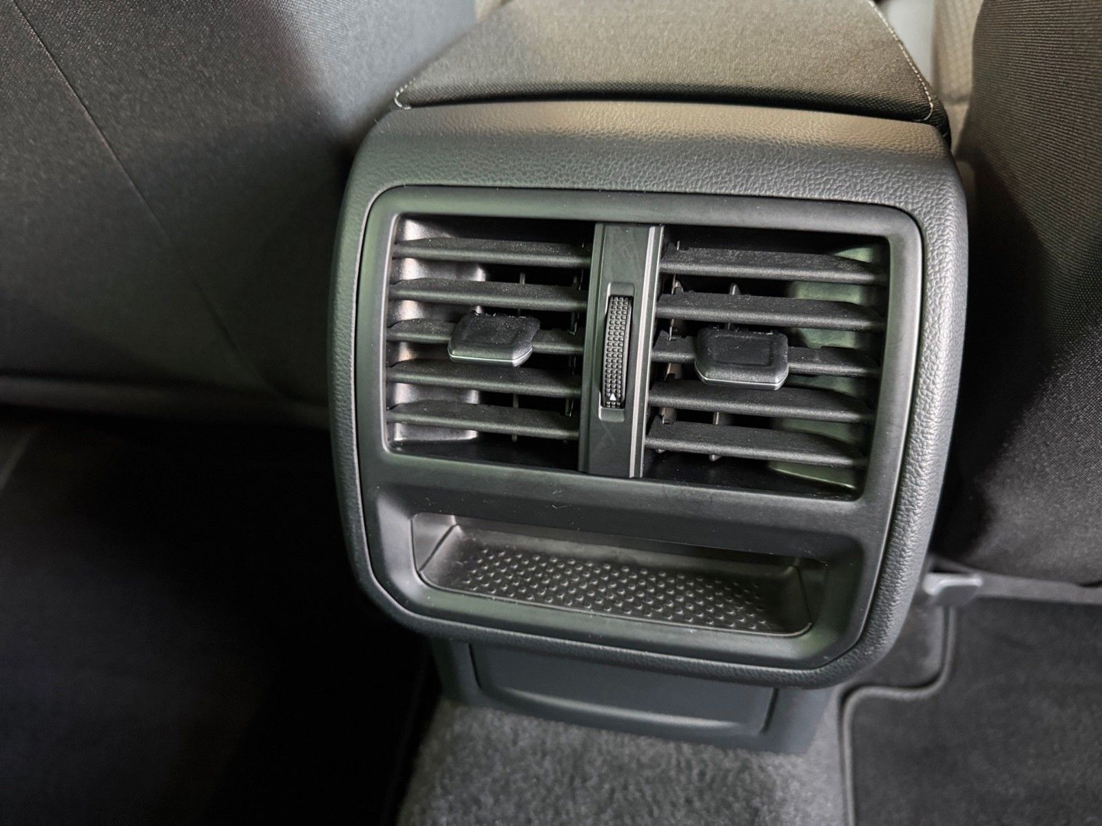 Fahrzeugabbildung Volkswagen Passat Variant 1.5 TSI