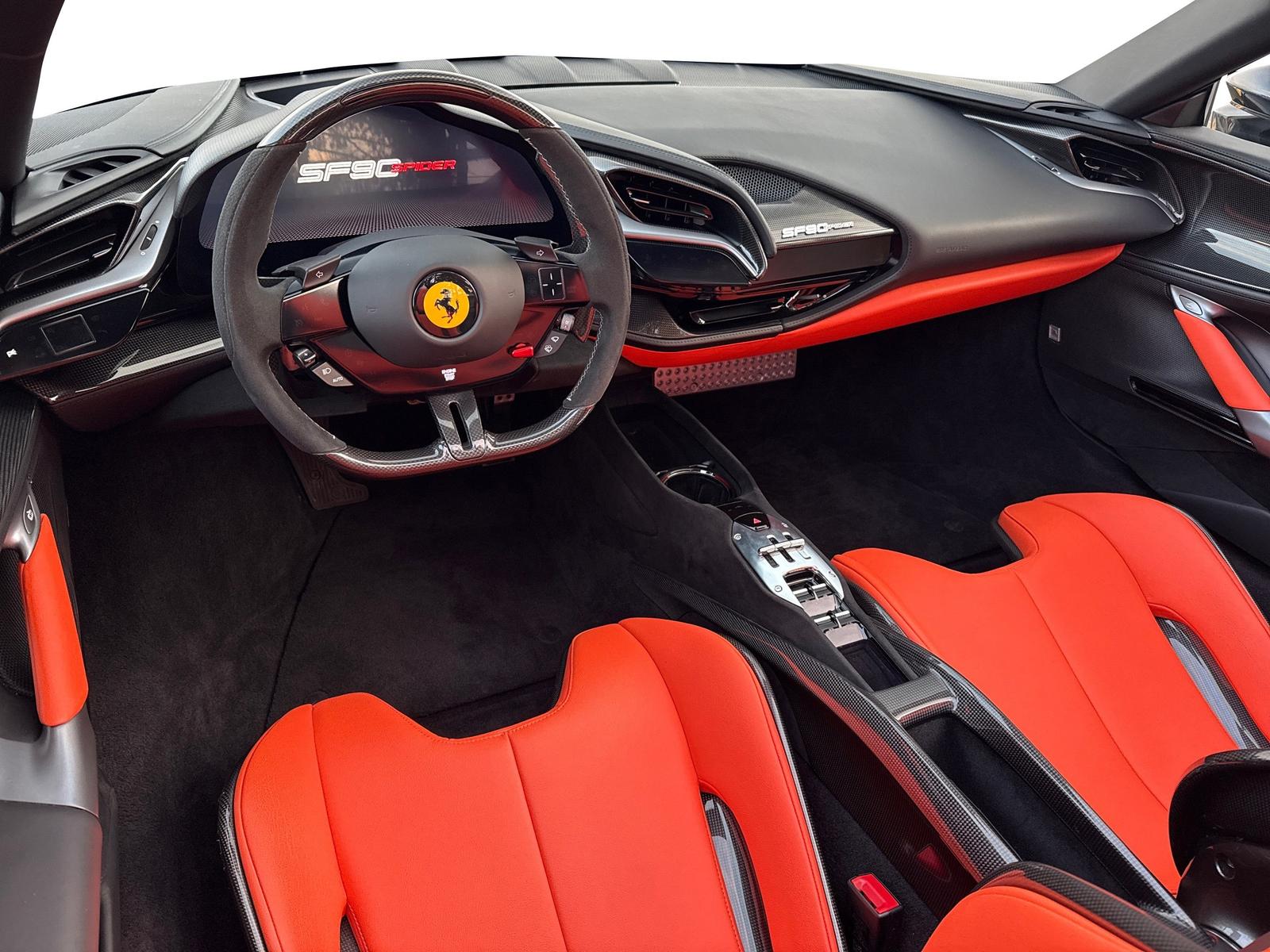 Ferrari SF90 Spider *Embleme*Navi*PDC*Klima*Leder*