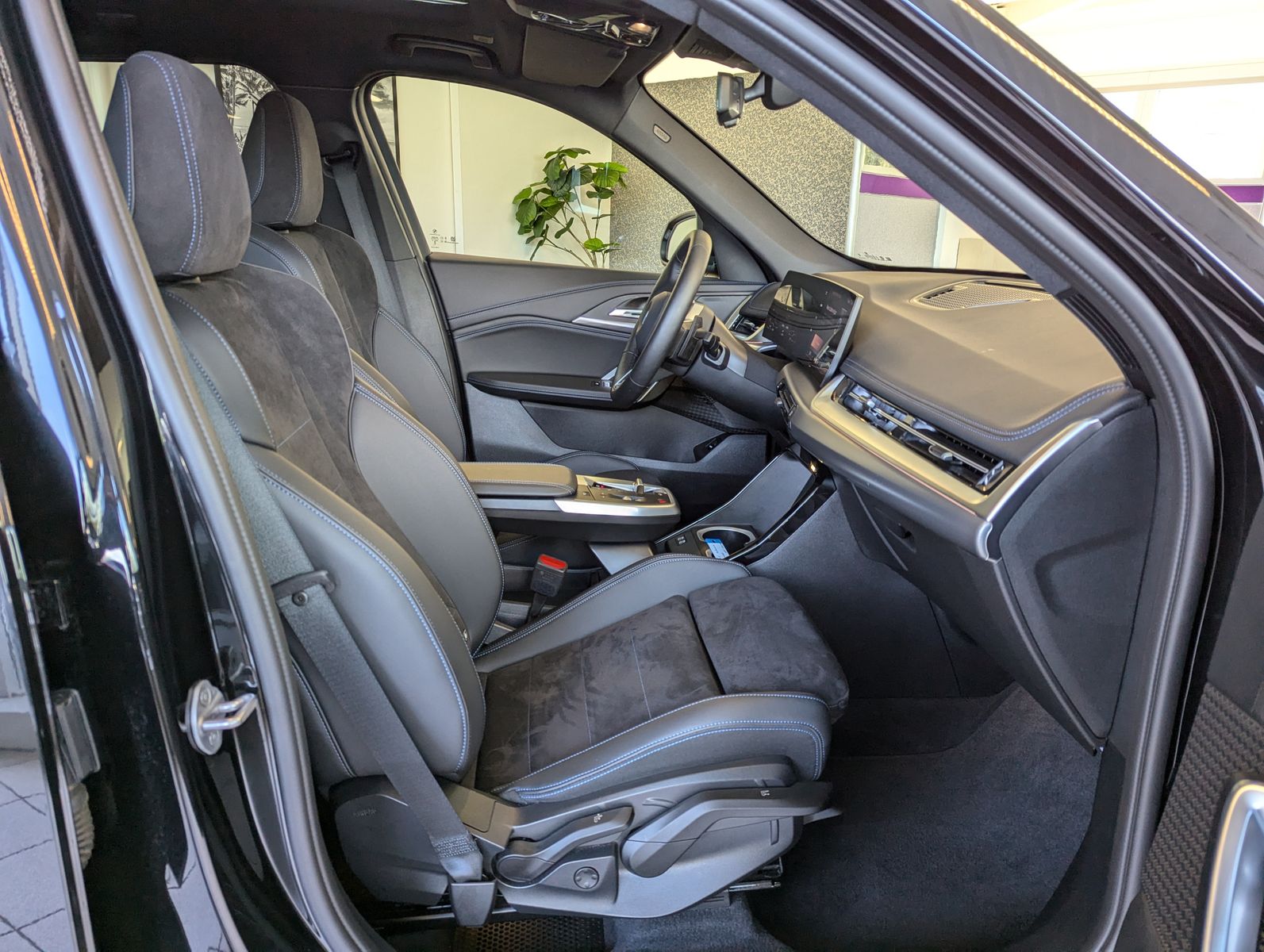 BMW X1 18 d M-Sport Pano Premium-Travel-Paket AHK - Image 15