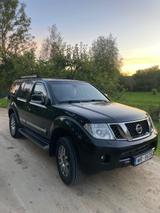 Nissan Pathfinder 3.0 V6 dCi DPF LE 4WD Automatik LE - Nissan Pathfinder mit Diesel-Antrieb: 3.0