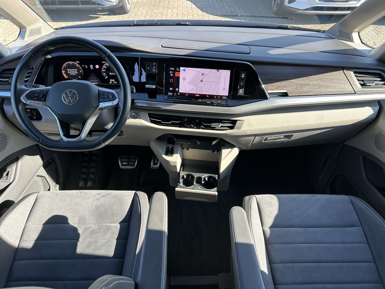 Volkswagen T7 Multivan 2.0 TDI DSG Style lang AHK Kamera foto 17
