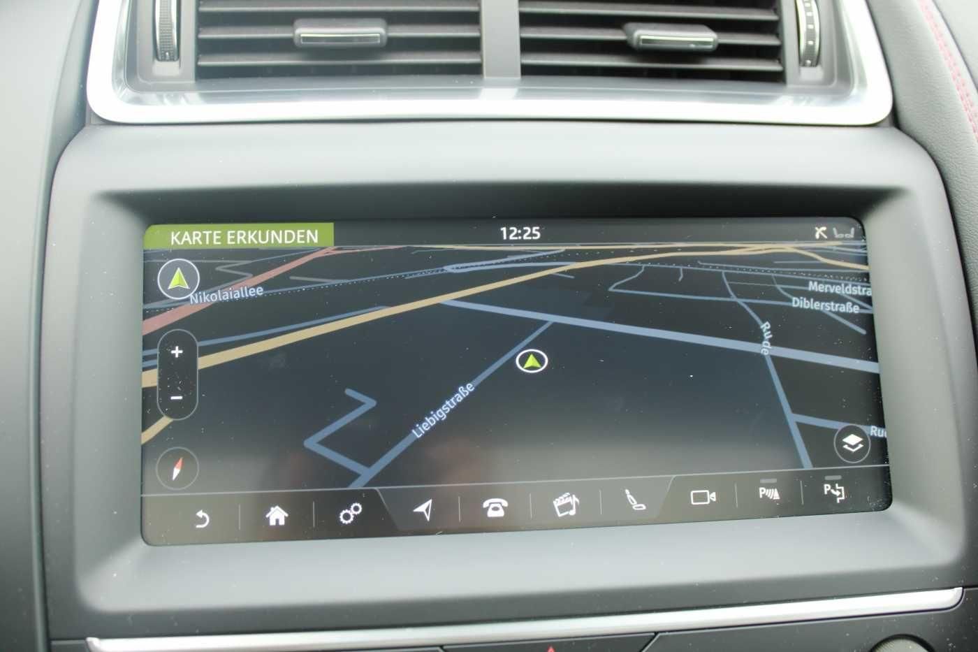 Fahrzeugabbildung Jaguar E-Pace Diesel D180 AWD Aut. Chequered Flag