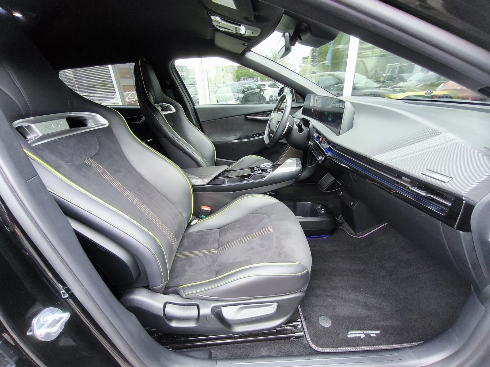 Fahrzeugabbildung Kia EV6 GT 4WD WERKSGAR+NAVI+LED+SHZ+WP+KAM+ACC+DAB+