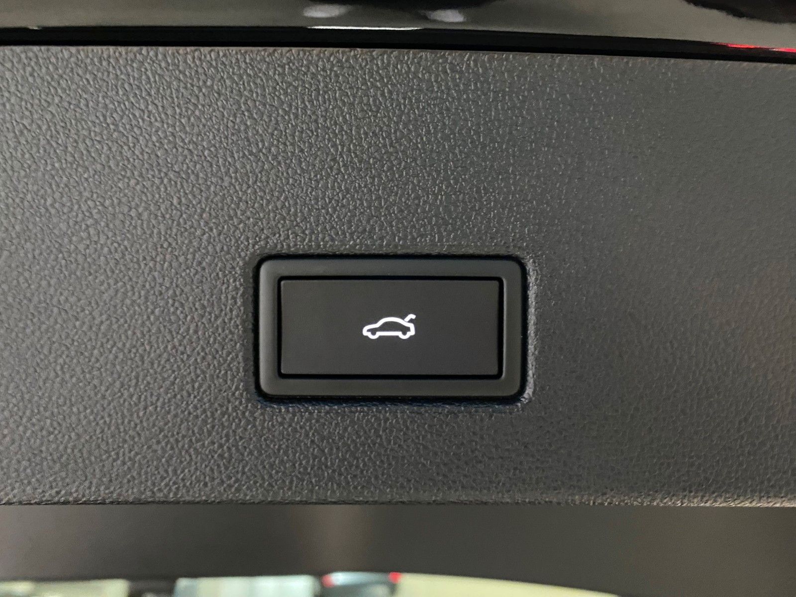 Fahrzeugabbildung Volkswagen T-Roc 1.5 TSI DSG+STYLE+PANORAMA+19"+ACC+MATRIX+