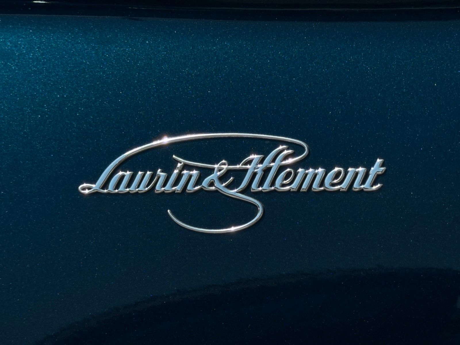 Fahrzeugabbildung SKODA Superb 2.0 TSI L&K Canton Pano Mem. ACC AHK LED