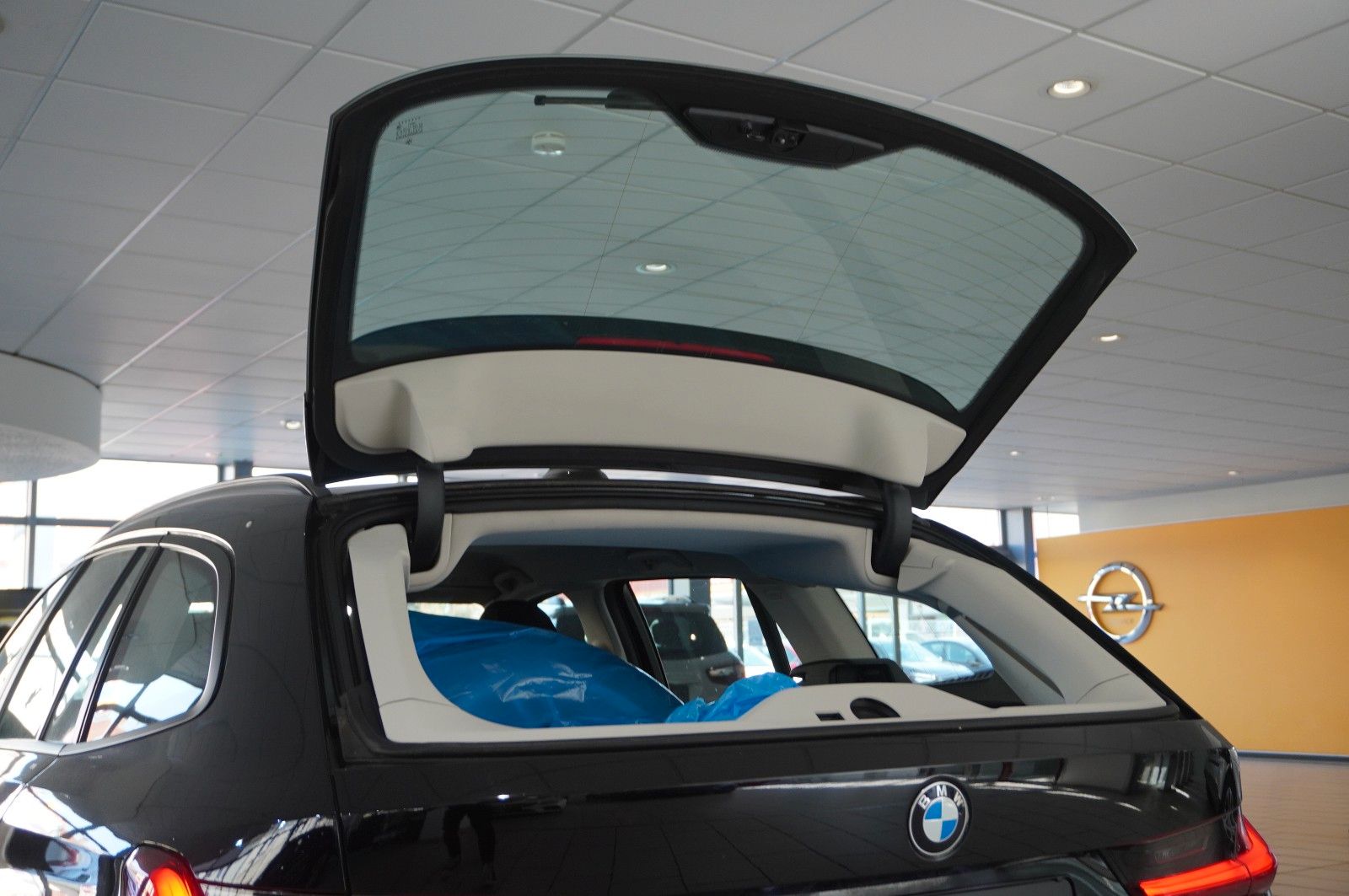 Fahrzeugabbildung BMW 318D TOURING ADVANTAGE NAVI/LED/VIRTUAL/SHZ/DAB+