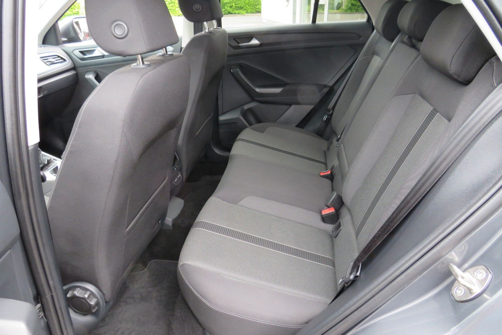 Fahrzeugabbildung Volkswagen T-Roc Life NAVI ACC SITZH. LED APP-CON. 1.H