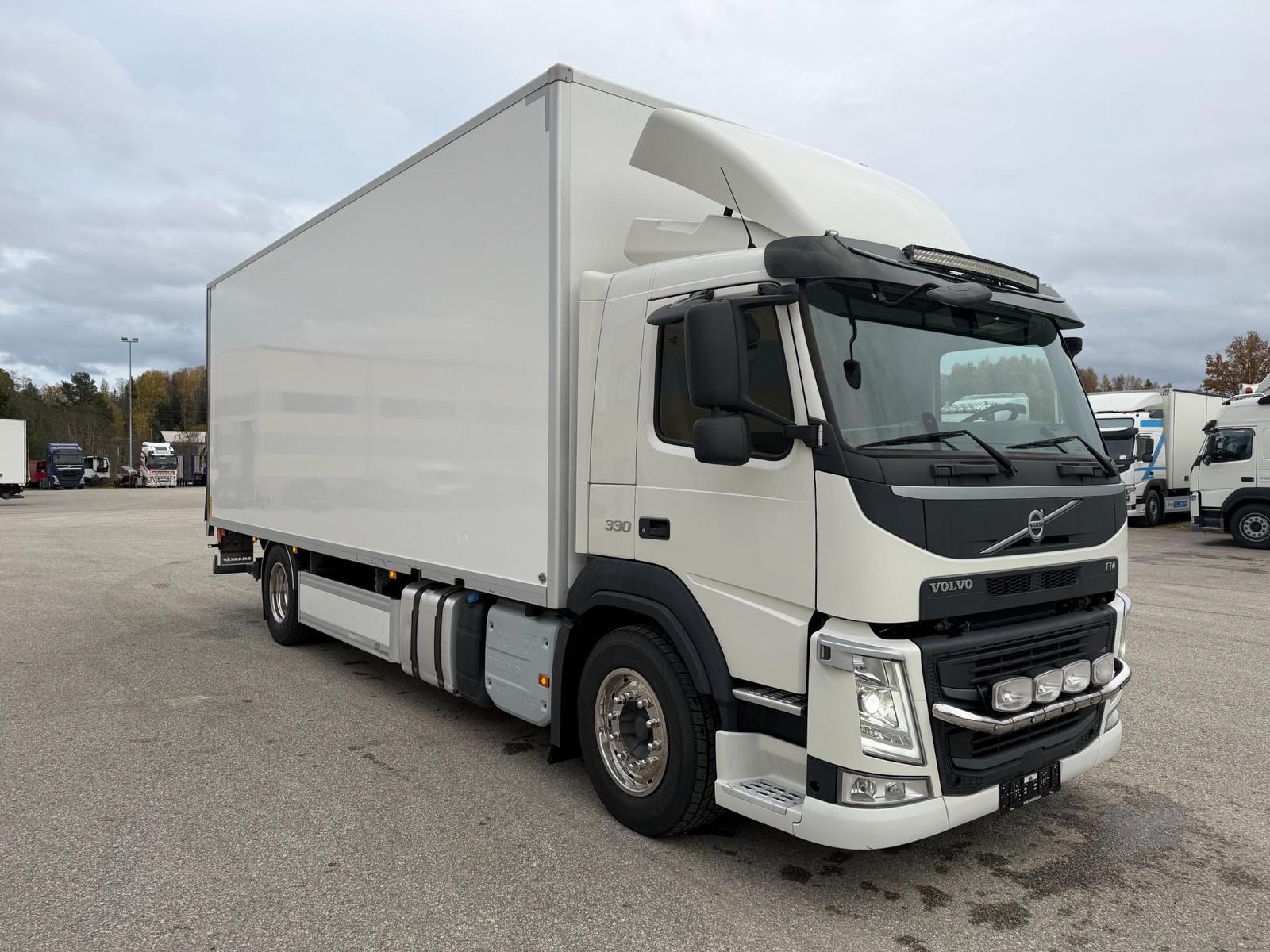 Volvo FM330 4x2 CARRIER UT800 + PRINTER