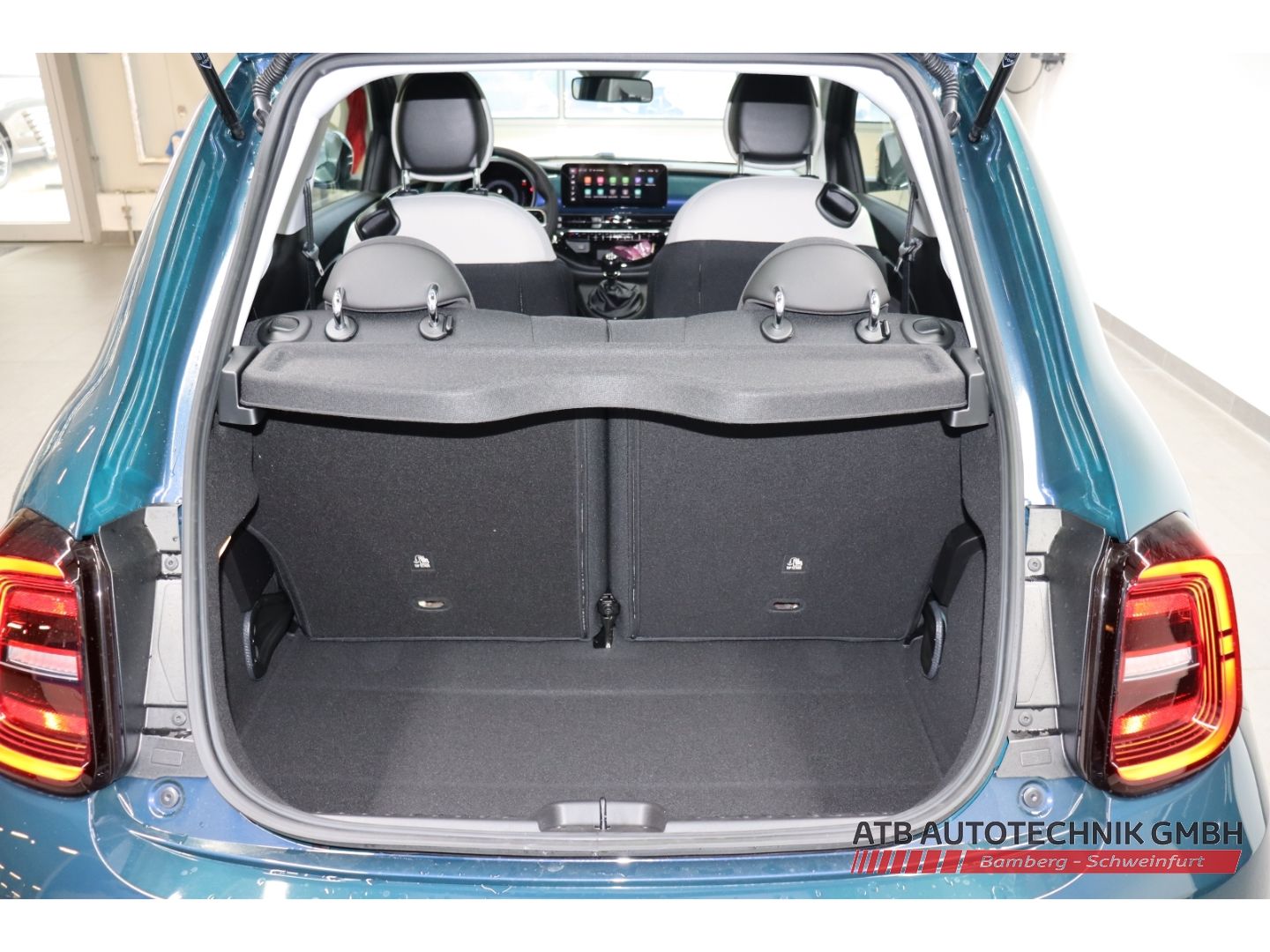 Fahrzeugabbildung Fiat 500 ICON + Komfortpaket Hybrid 1.0l PDC Rückfahr