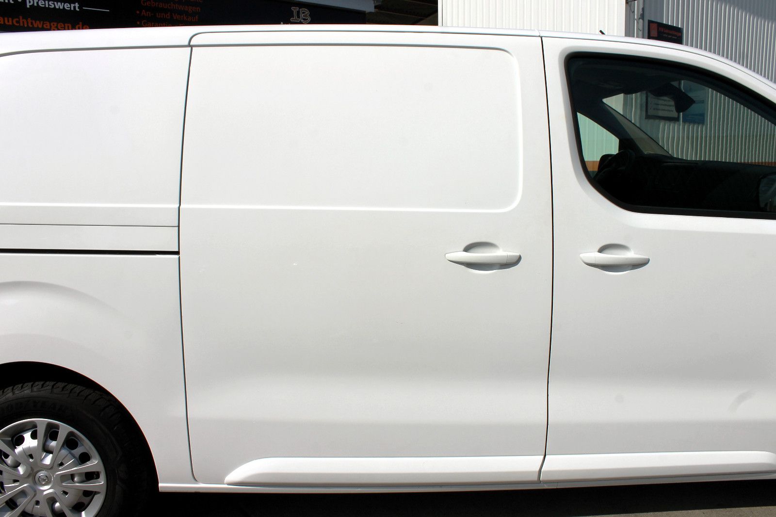 Fahrzeugabbildung Opel Vivaro-e Kasten M 75kWh Elegance 360° PDC TEMP