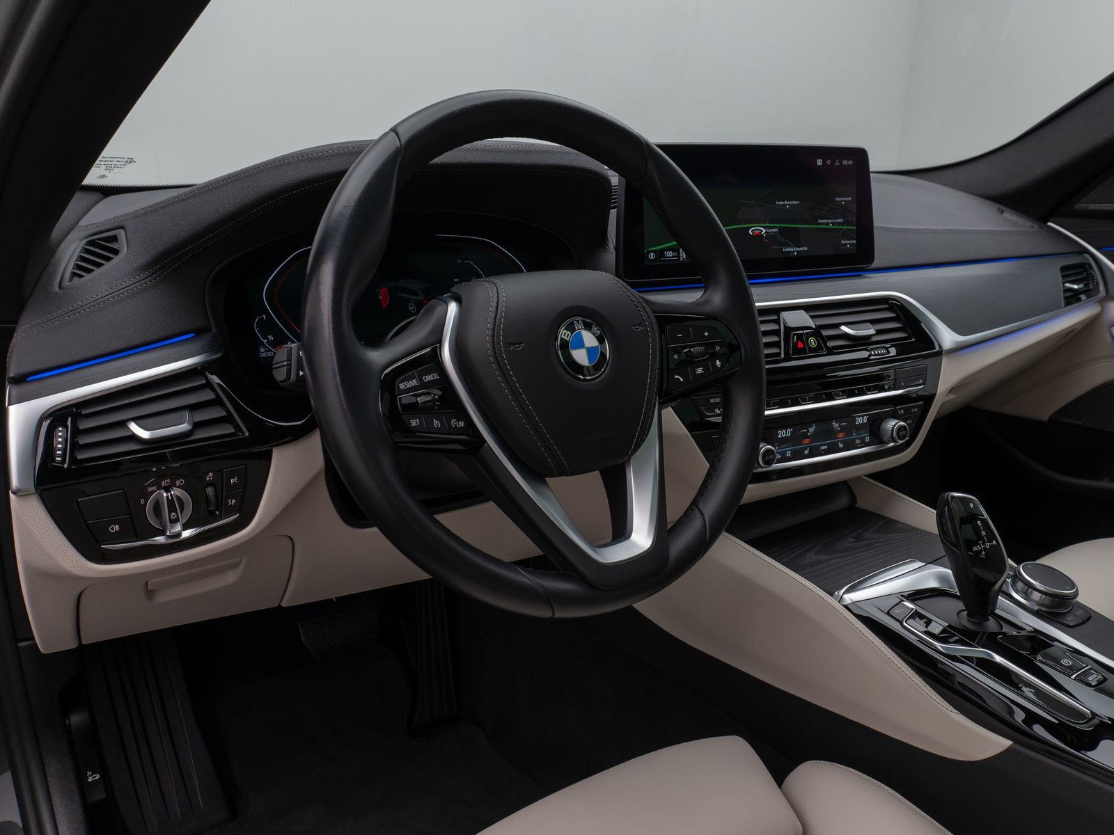 Fahrzeugabbildung BMW 520d  xD Luxury Line Panorama Kamera DAB H/K AHK
